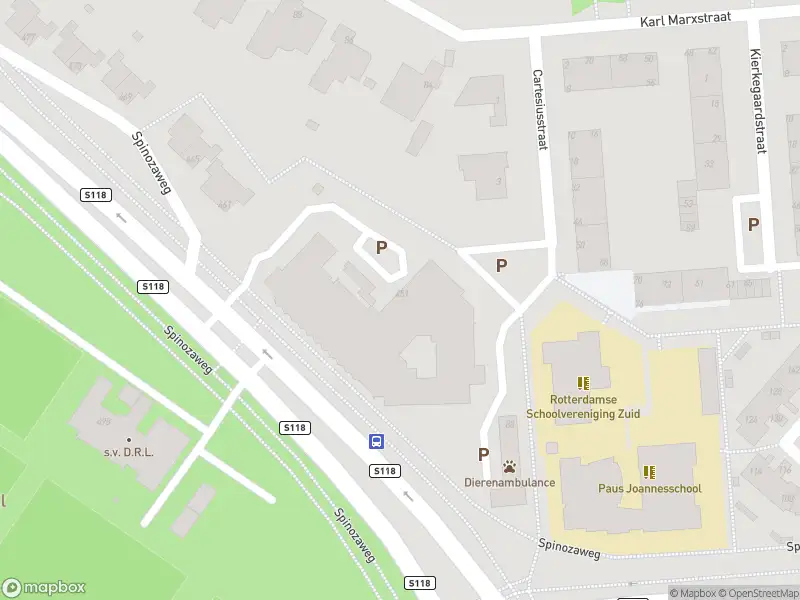 Ambulance met gepaste spoed naar de Spinozaweg in Rotterdam