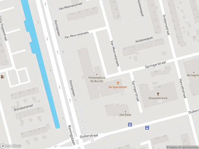 Ambulance met gepaste spoed naar de Van Moorselplaats in Rotterdam
