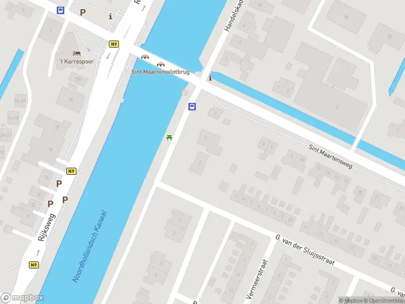 Ambulance met grote spoed naar de Gerrit van der Sluijsstraat in Sint Maartensvlotbrug