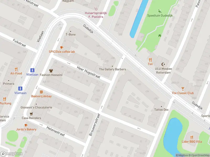 Ambulance met grote spoed naar de Brouwersstraat in Rotterdam