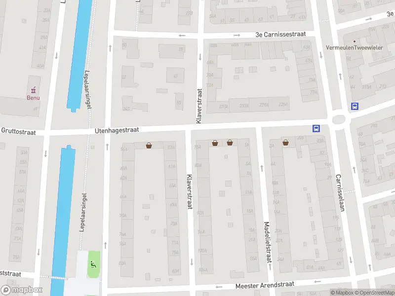 Ambulance met grote spoed naar de Klaverstraat in Rotterdam