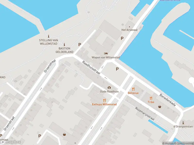 Ambulance met gepaste spoed naar de Raadhuisstraat in Willemstad