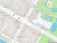 Ambulance met gepaste spoed naar de Plantage Muidergracht in Amsterdam