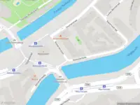 Ambulance met gepaste spoed naar de Kazernestraat in Amsterdam