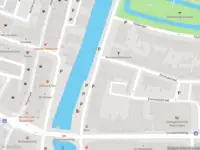 Ambulance met grote spoed naar de Hoflaan in Vlaardingen