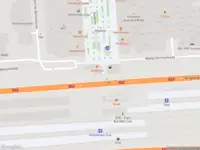 Ambulance met grote spoed naar de Zuidplein in Amsterdam