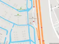 Ambulance met grote spoed naar de Nieuwe Utrechtseweg in Amsterdam