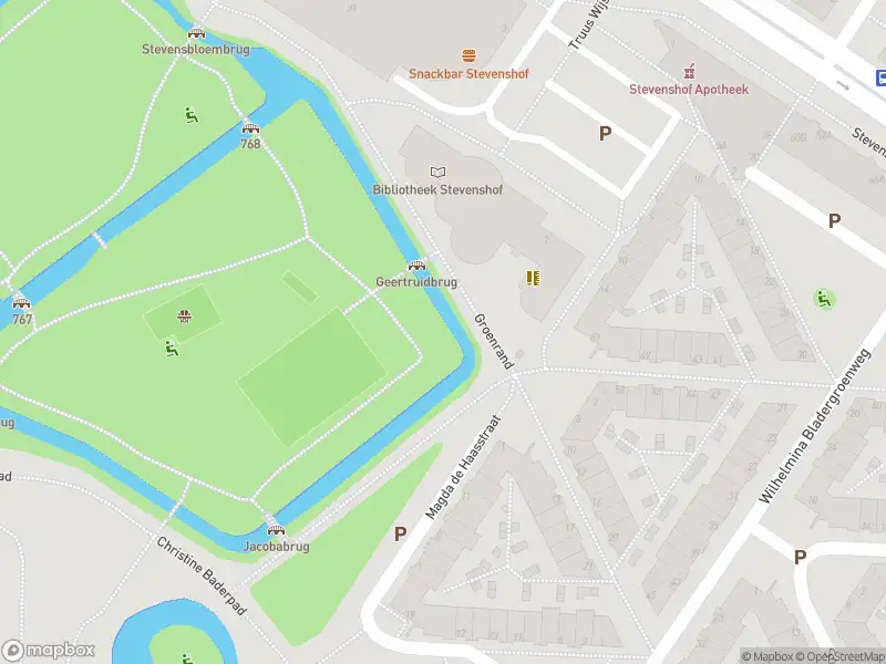 Ambulance met grote spoed naar de Clara Visserplaats in Leiden