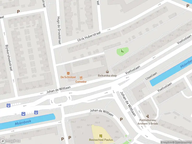 Brandweer met gepaste spoed naar de Hugo de Grootstraat in Arnhem