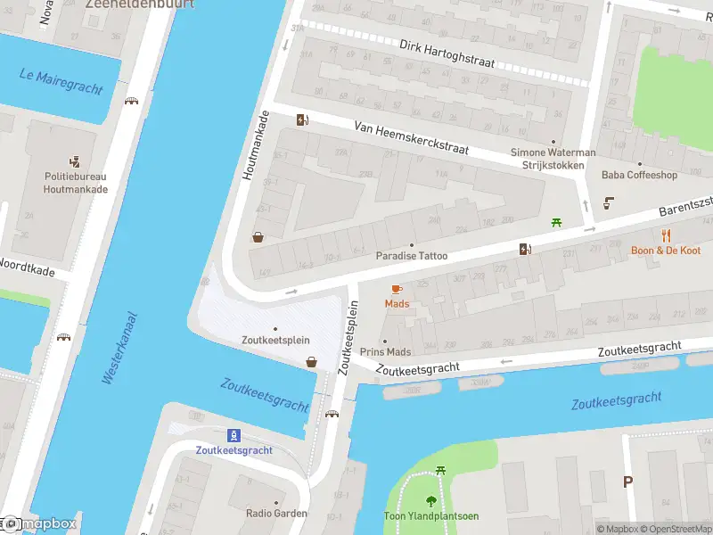 Ambulance met grote spoed naar de Zoutkeetsplein in Amsterdam