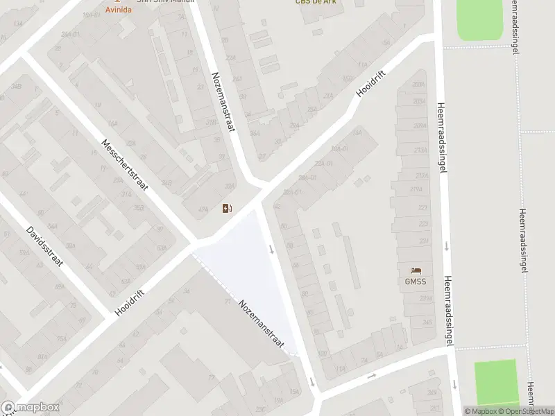 Ambulance met grote spoed naar de Nozemanstraat in Rotterdam