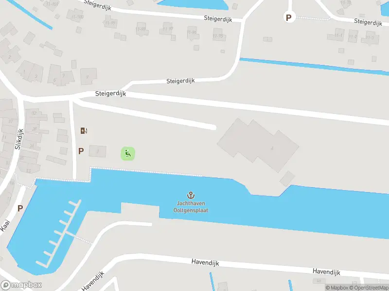 Ambulance met gepaste spoed naar de Steigerdijk in Ooltgensplaat