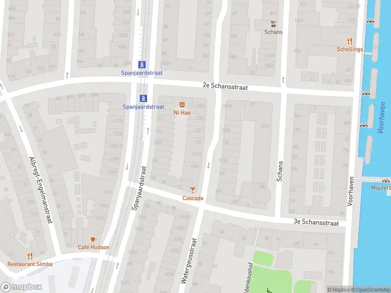 Ambulance met gepaste spoed naar de Watergeusstraat in Rotterdam