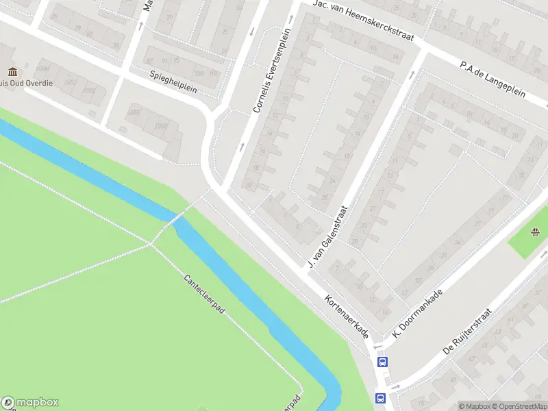 Ambulance met grote spoed naar de Kortenaerkade in Alkmaar