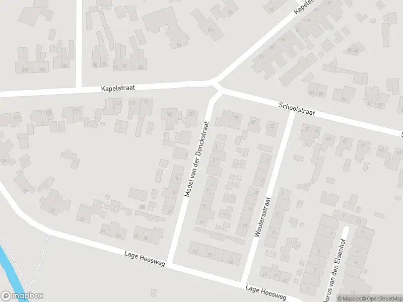 Brandweer met gepaste spoed naar de Model van der Donckstraat in Beek en Donk vanwege gebouwbrand