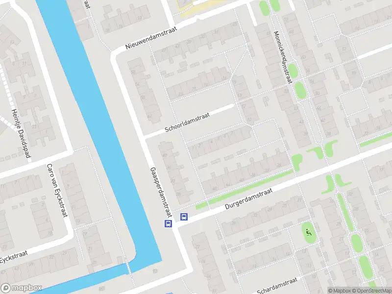 Ambulance met gepaste spoed naar de Schoorldamstraat in Zaandam