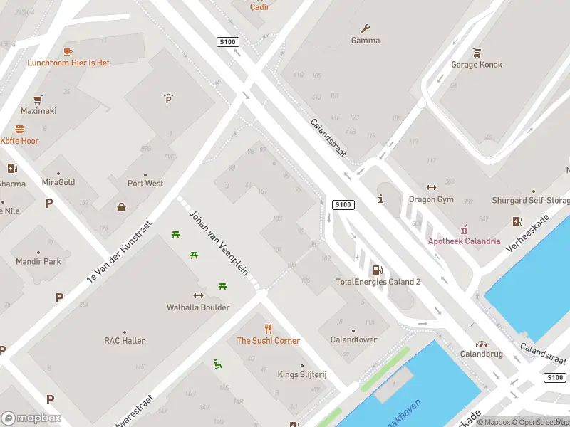 Ambulance met grote spoed naar de Calandplein in 's-Gravenhage