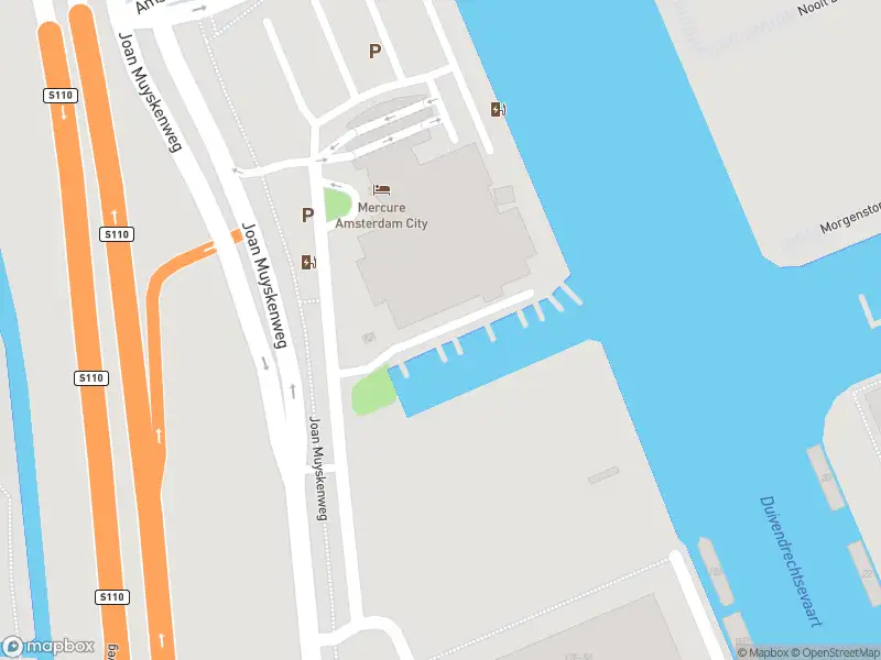 Ambulance naar de Joan Muyskenweg in Amsterdam