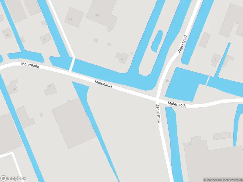 Ambulance met grote spoed naar de Molenkolk in Boskoop