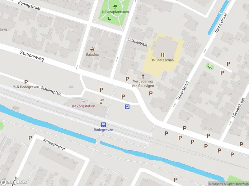 Ambulance met gepaste spoed naar de Stationsplein in Bodegraven
