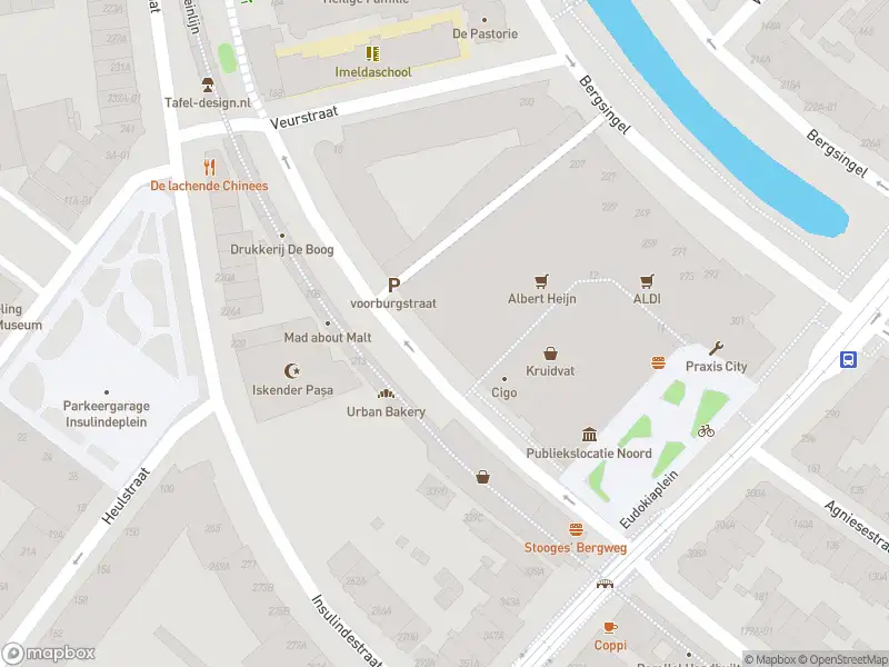 Ambulance met grote spoed naar de Voorburgstraat in Rotterdam