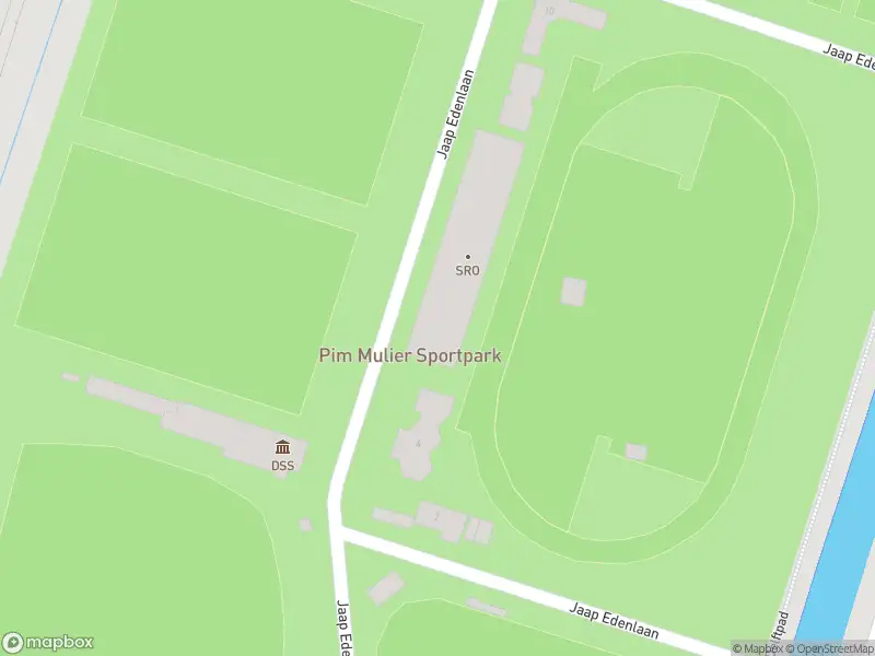 Ambulance met gepaste spoed naar de Jaap Edenlaan in Haarlem