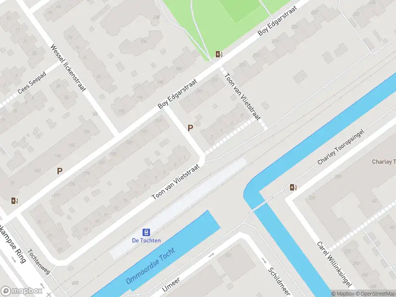 Ambulance met gepaste spoed naar de Toon van Vlietstraat in Rotterdam