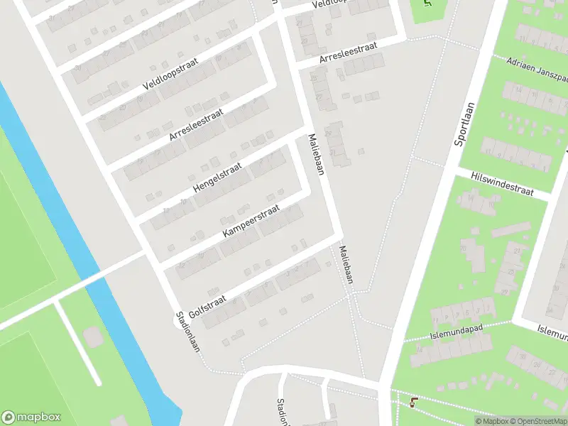 Ambulance met grote spoed naar de Kampeerstraat in Rotterdam