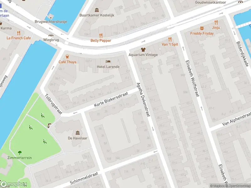 Brandweer met gepaste spoed naar de Korte Blekersstraat in Amsterdam