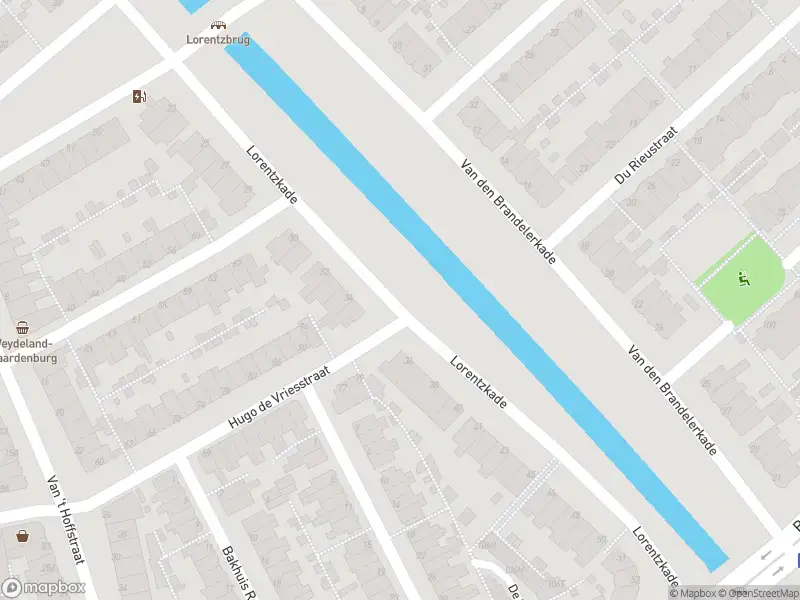 Ambulance met gepaste spoed naar de Lorentzkade in Leiden