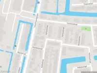 Ambulance met grote spoed naar de Karbouwstraat in Rotterdam
