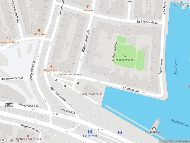 Ambulance met grote spoed naar de Watergeusstraat in Rotterdam