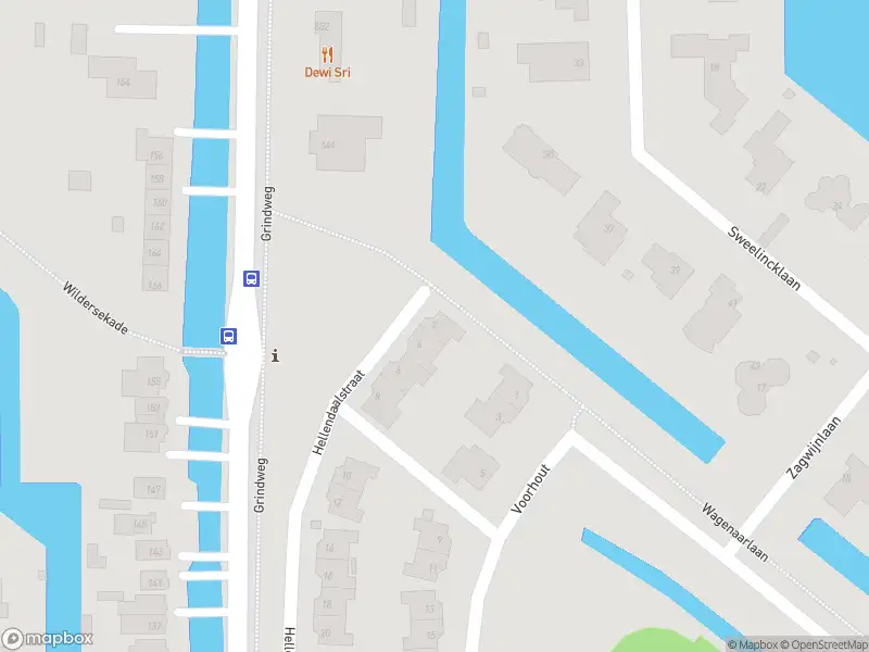 Brandweer met gepaste spoed naar de Hellendaalstraat in Rotterdam