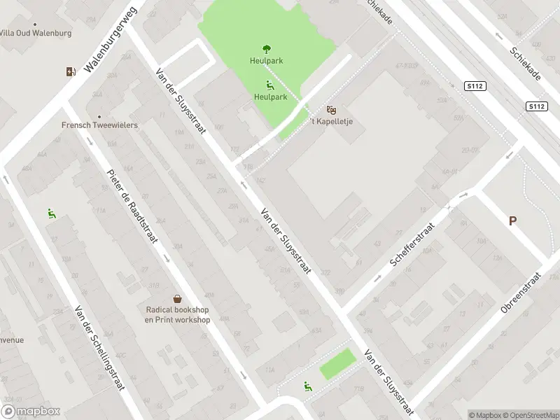 Ambulance met gepaste spoed naar de Van der Sluysstraat in Rotterdam