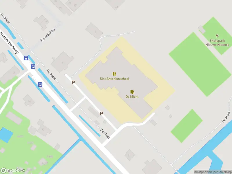 Brandweer met gepaste spoed naar de De Meet in Nieuwe Niedorp vanwege een buitenbrand