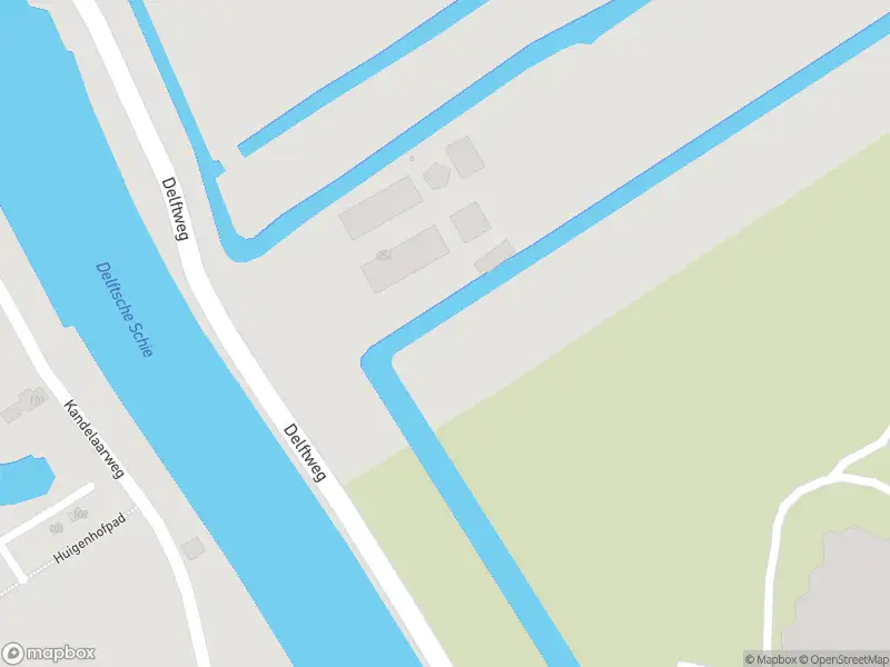Ambulance met grote spoed naar de Delftweg in Rotterdam
