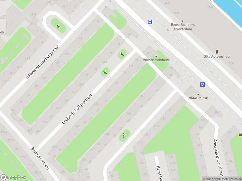 Ambulance met gepaste spoed naar de Charlotte de Bourbonstraat in Amsterdam