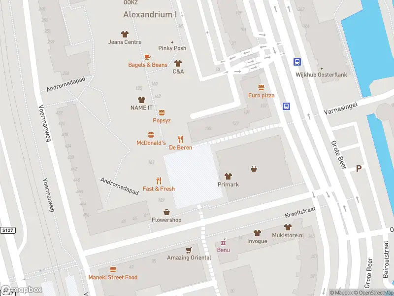 Ambulance met grote spoed naar de Poolsterplein in Rotterdam