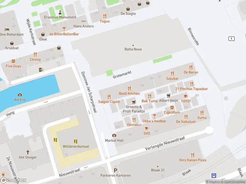 Ambulance met gepaste spoed naar de Ds. Jan Scharpstraat in Rotterdam