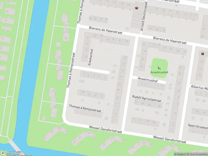 Ambulance met grote spoed naar de Eckeharthof in Amsterdam