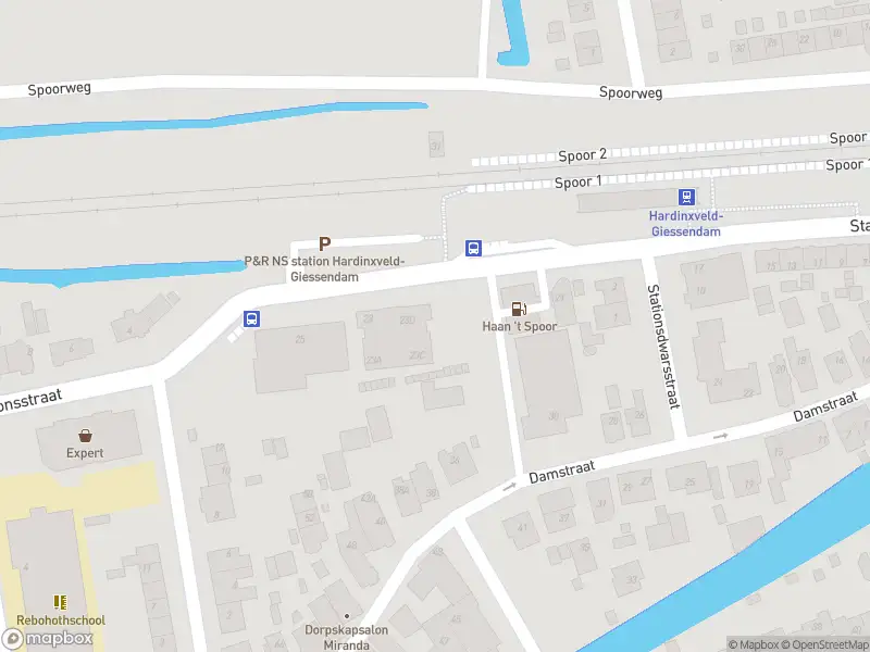 Ambulance met grote spoed naar de Stationsstraat in Hardinxveld-Giessendam