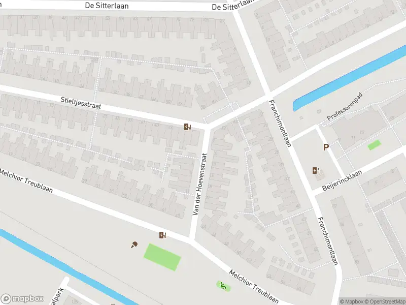 Ambulance met gepaste spoed naar de Van der Hoevenstraat in Leiden