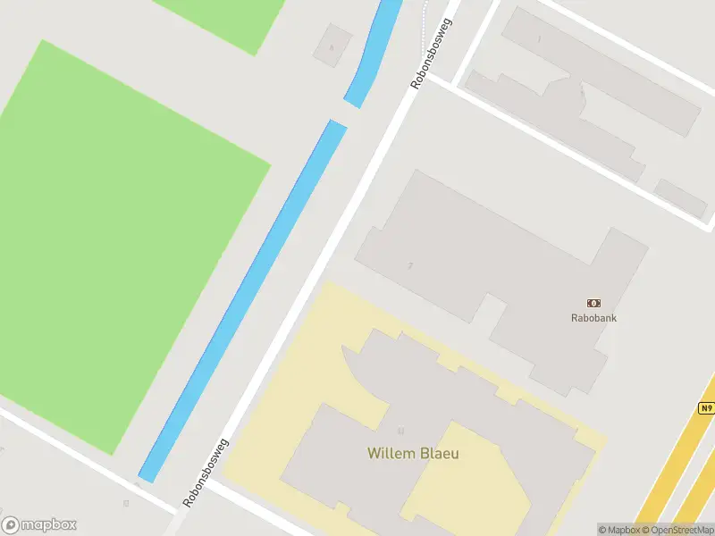 Ambulance met grote spoed naar de Robonsbosweg in Alkmaar