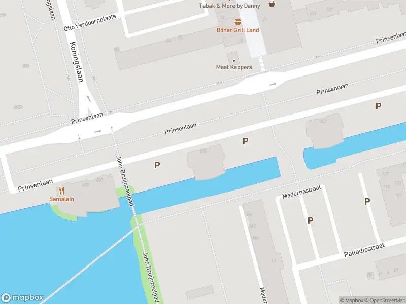 Ambulance met grote spoed naar de Prinsenlaan in Rotterdam