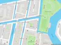 Ambulance met grote spoed naar de Wevershof in Leiden