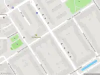 Ambulance met grote spoed naar de Burgemeester Baumannlaan in Rotterdam