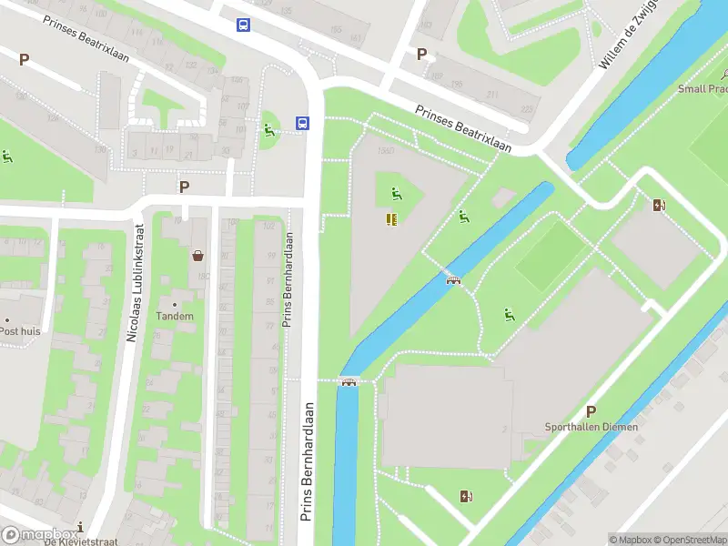 Ambulance met gepaste spoed naar de Burgemeester de Kievietstraat in Diemen
