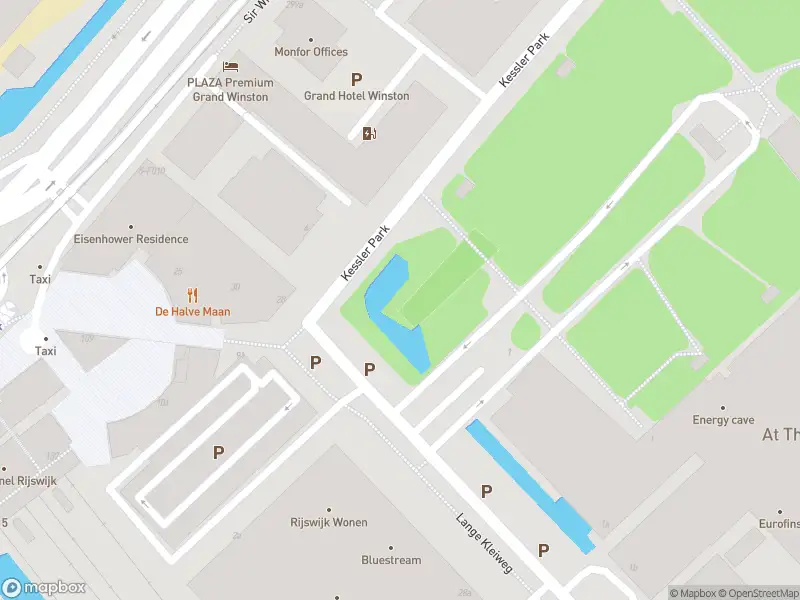 Ambulance met grote spoed naar de Haagweg in Rijswijk