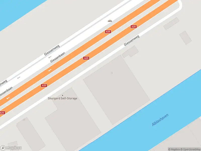 Ambulance met gepaste spoed naar de Giessenweg in Rotterdam
