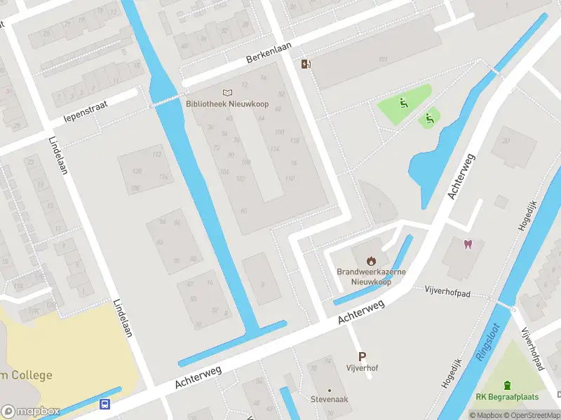 Ambulance met grote spoed naar de De Verbinding in Nieuwkoop